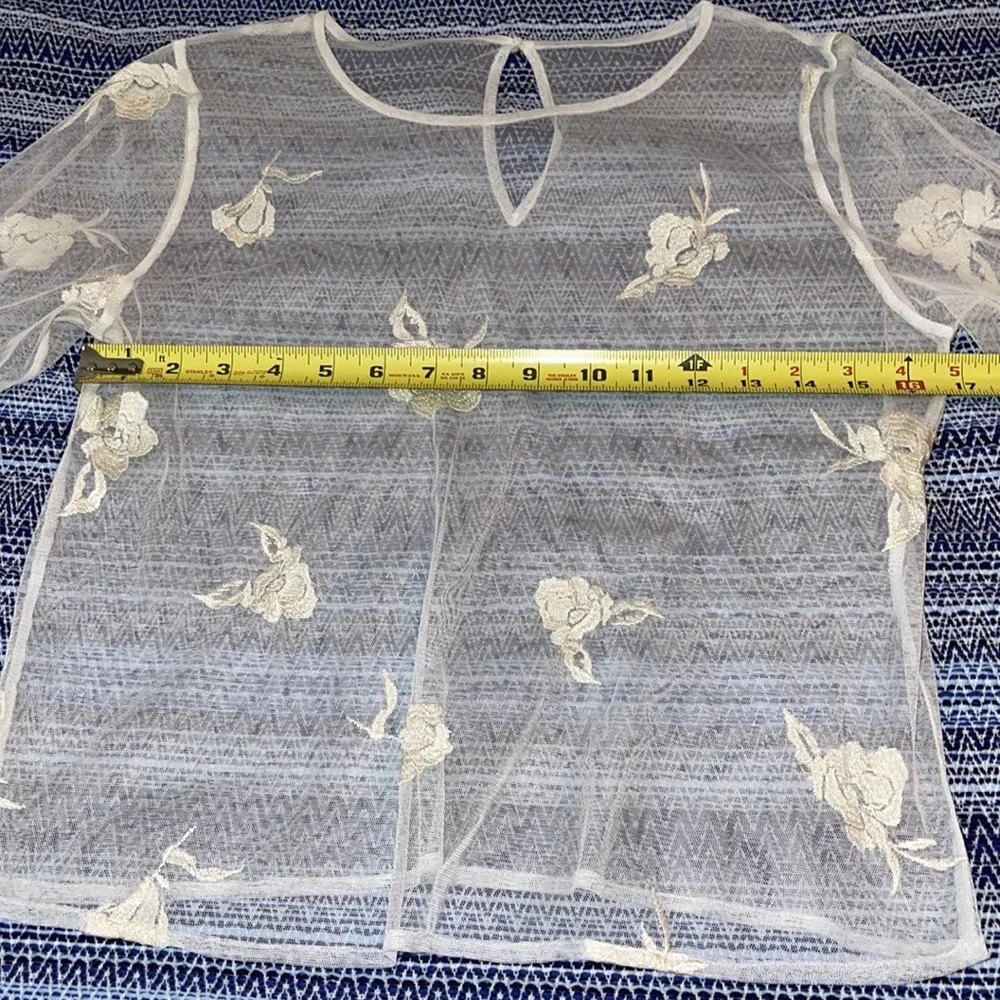 Women Ivory Sheer Net w/Appliqués/Pheasant Sleeve Shirt-Size- XS - Picture 6 of 8